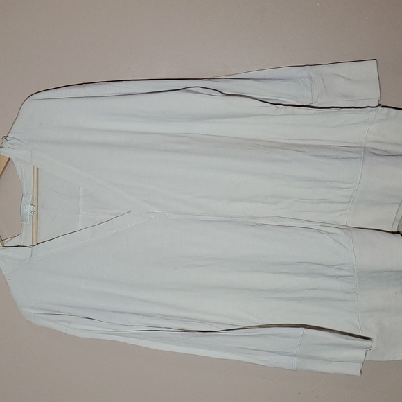 F21+ Light Sweatshirt - Picture 1 of 4